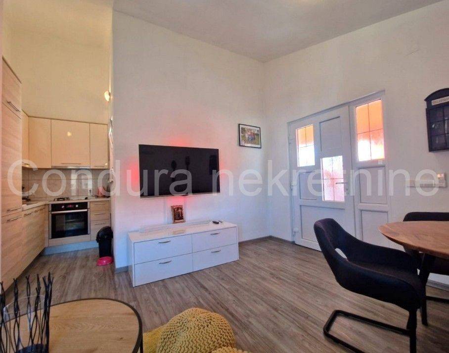 Apartman na moru, Prodaja, Vir, Vir