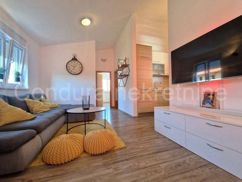 Apartman na moru, Prodaja, Vir, Vir