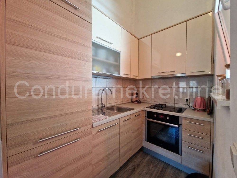 Apartman na moru, Prodaja, Vir, Vir