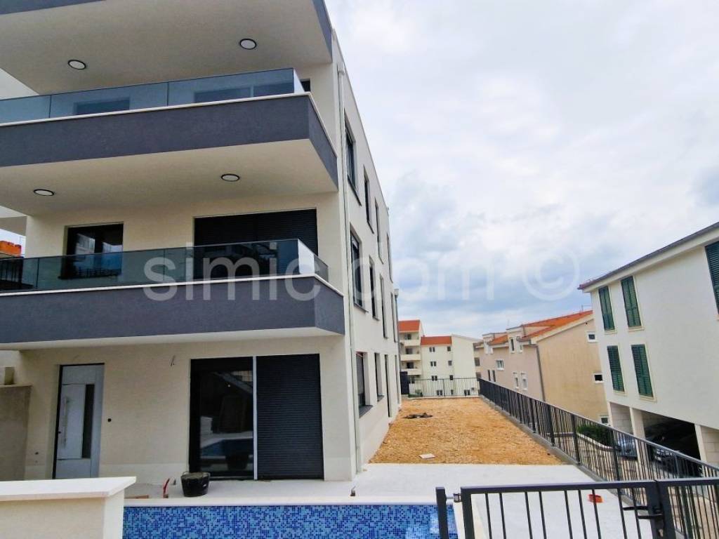 Apartman na moru, Prodaja, Okrug, Okrug Gornji