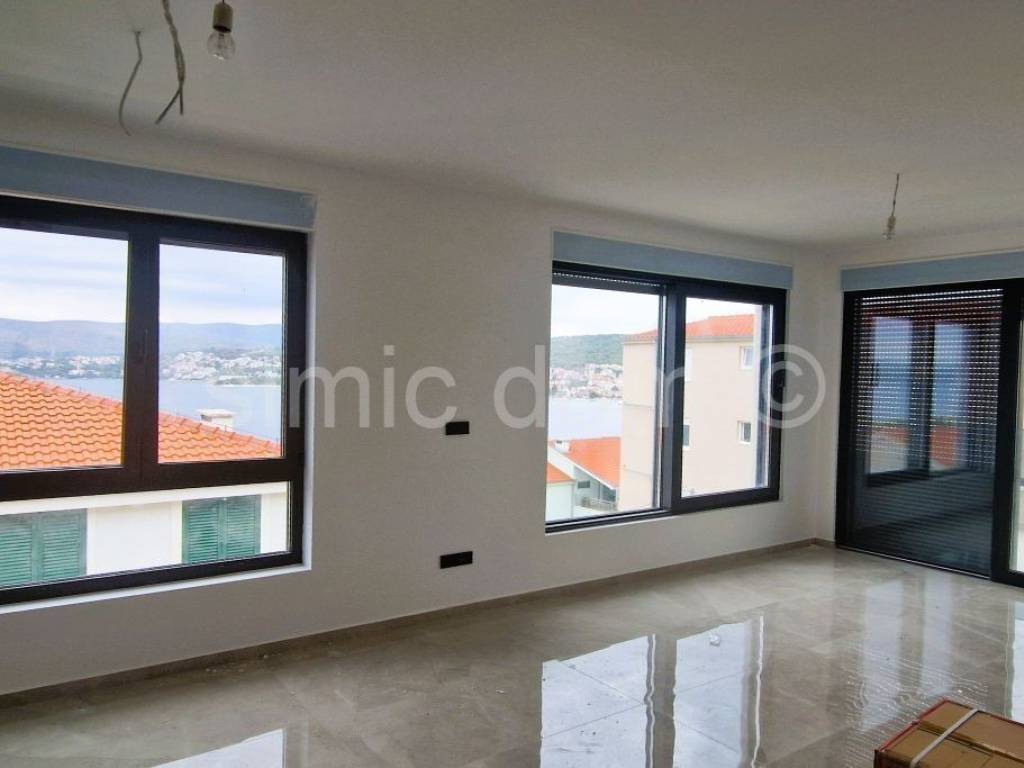 Apartman na moru, Prodaja, Okrug, Okrug Gornji