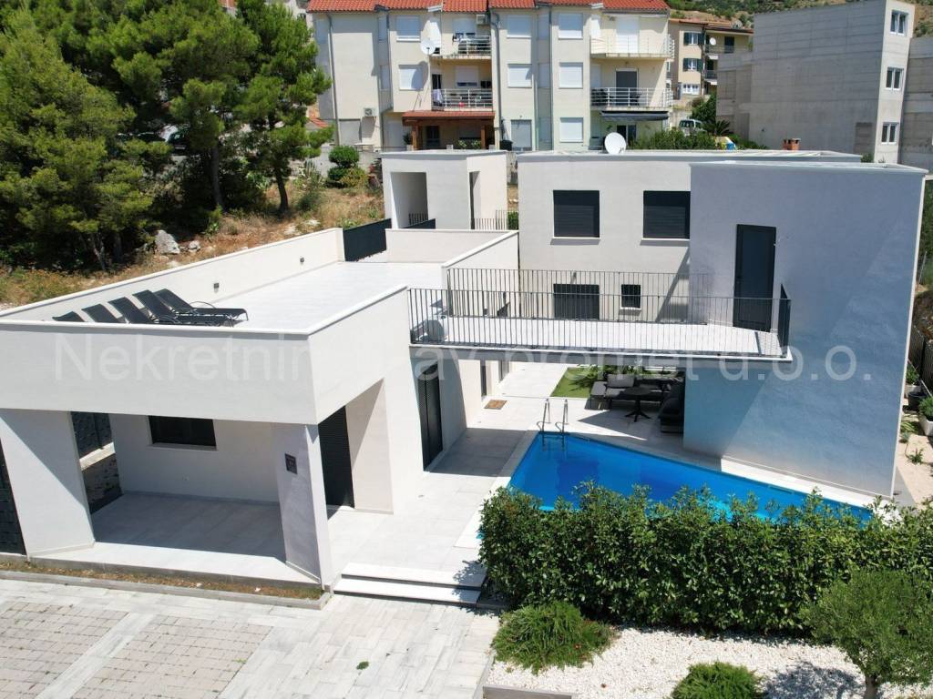 Vila, Prodaja, Dugi rat, Dugi Rat