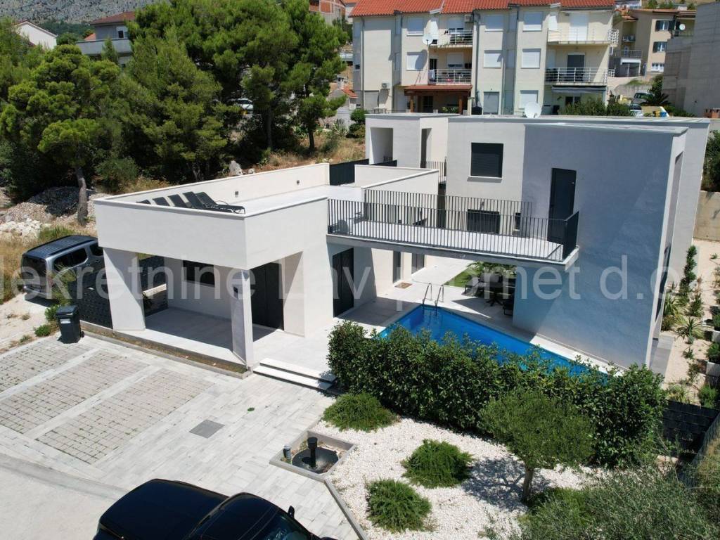 Vila, Prodaja, Dugi rat, Dugi Rat