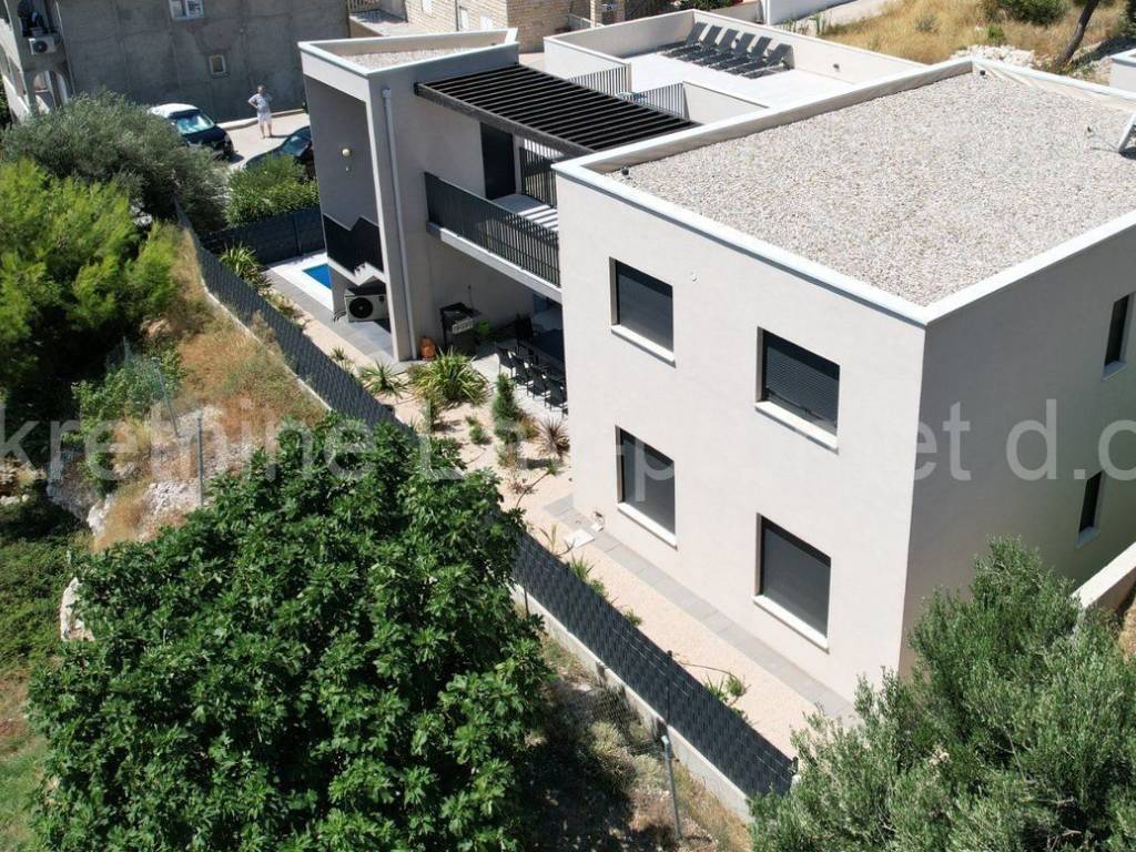 Vila, Prodaja, Dugi rat, Dugi Rat