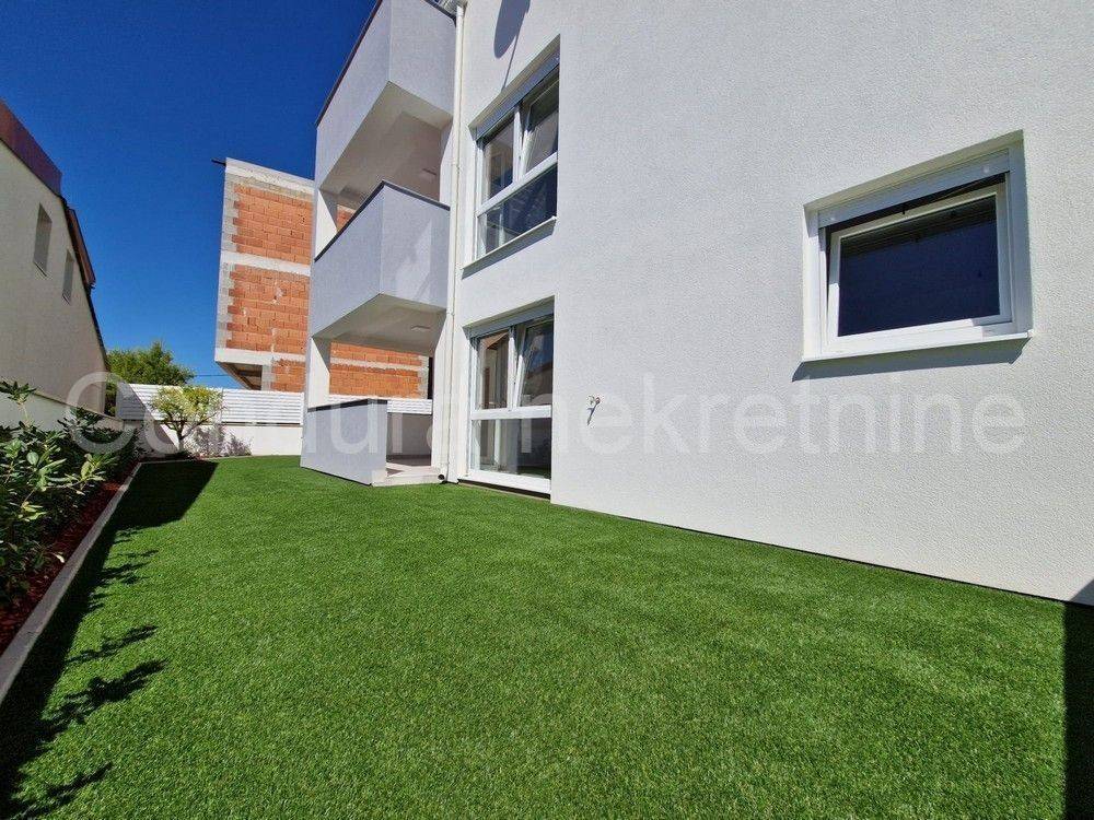 Apartman na moru, Prodaja, Vir, Vir