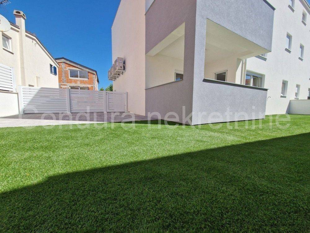 Apartman na moru, Prodaja, Vir, Vir