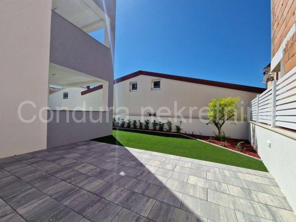 Apartman na moru, Prodaja, Vir, Vir