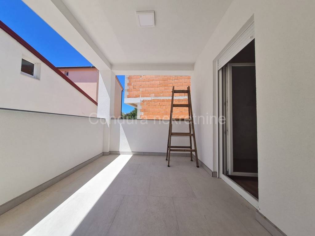 Apartman na moru, Prodaja, Vir, Vir