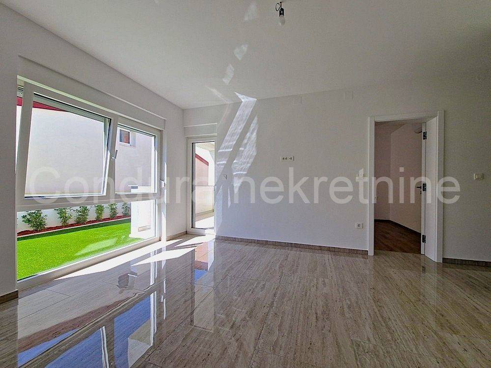Apartman na moru, Prodaja, Vir, Vir