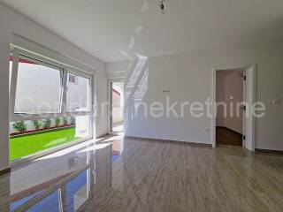 Apartman na moru, Prodaja, Vir, Vir