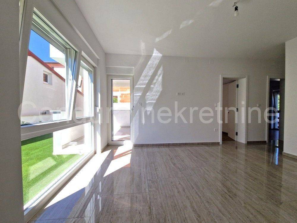 Apartman na moru, Prodaja, Vir, Vir