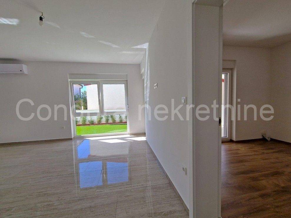 Apartman na moru, Prodaja, Vir, Vir