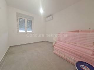 Apartman na moru, Prodaja, Povljana, Povljana