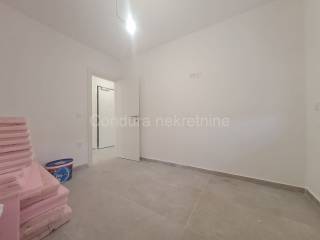 Apartman na moru, Prodaja, Povljana, Povljana