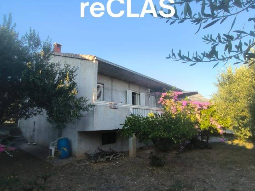 Kastela, Kastel Luksic