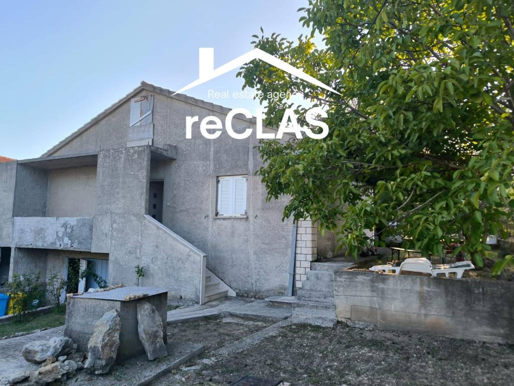 Kastela, Kastel Luksic