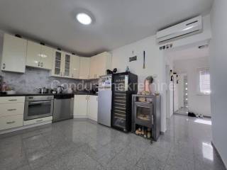 Apartmanska kuća, Prodaja, Benkovac, Donji Karin