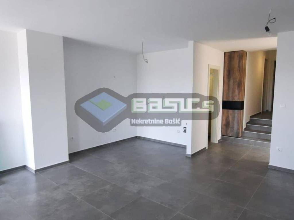 Apartman na moru, Prodaja, Kolan, Mandre