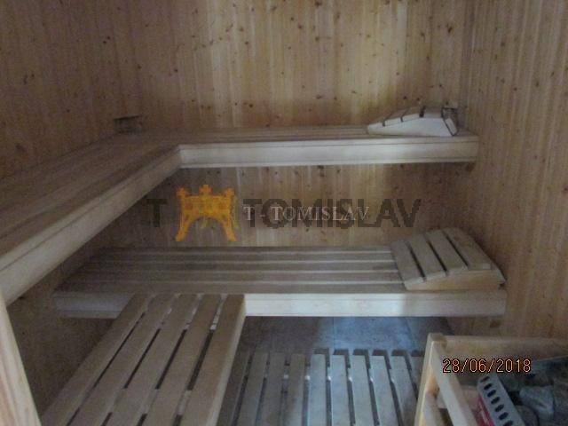 181851021.jpg