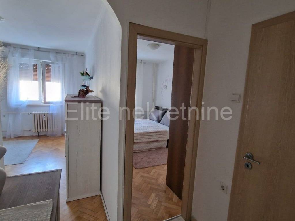 Stan u zgradi, Najam, Rijeka, Istok