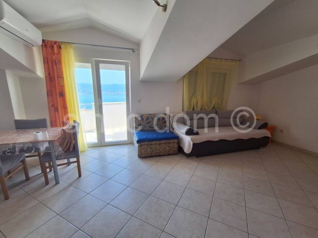 Stan u kući, Prodaja, Trogir - Okolica, Arbanija