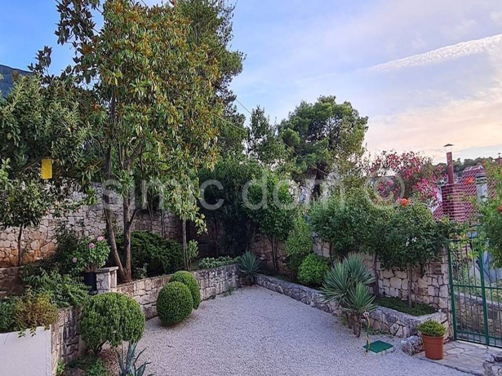Apartmanska kuća, Prodaja, Supetar, Splitska