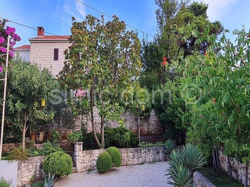 Apartmanska kuća, Prodaja, Supetar, Splitska