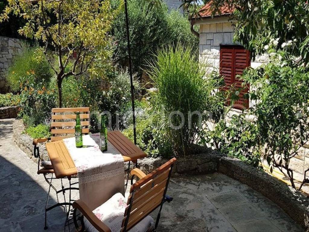 Apartmanska kuća, Prodaja, Supetar, Splitska