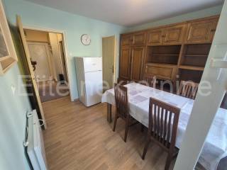 Stan u zgradi, Najam, Rijeka, Istok