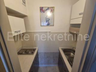 Stan u zgradi, Najam, Rijeka, Istok