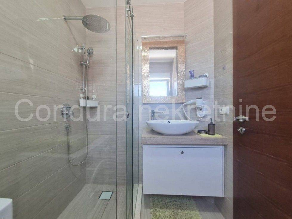 Apartman na moru, Prodaja, Vir, Vir