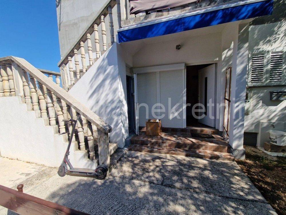 Apartman na moru, Prodaja, Vir, Vir