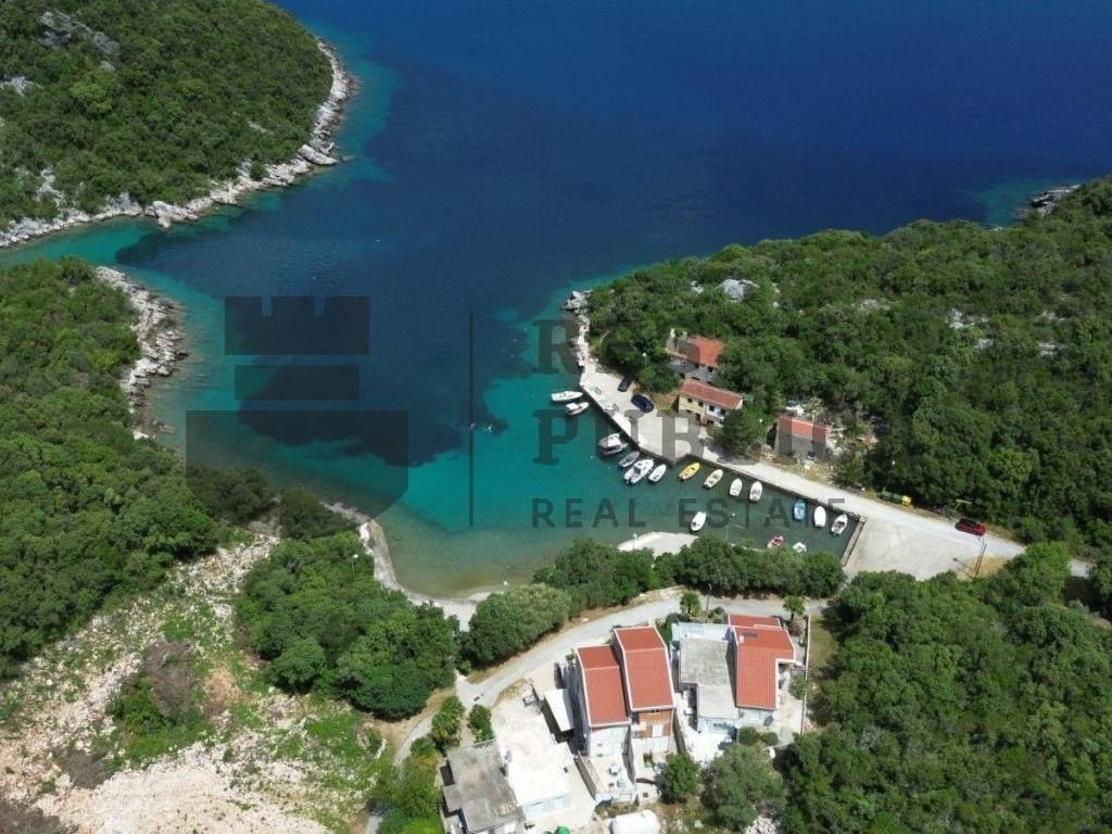 Janjina, Osobjava