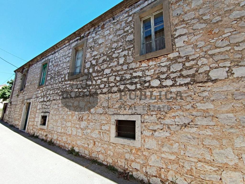 Kamena kuca, Prodaja, Janjina, Janjina