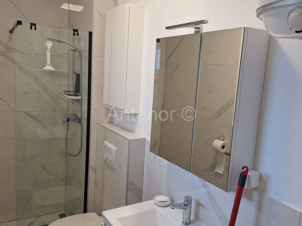 Apartman na moru, Prodaja, Vrsi, Zukve