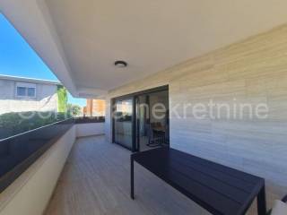 Apartman na moru, Prodaja, Vir, Vir