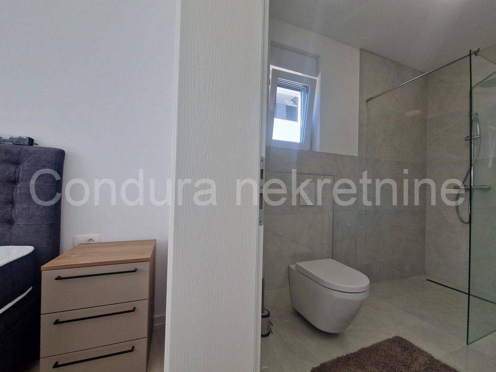 Apartman na moru, Prodaja, Vir, Vir