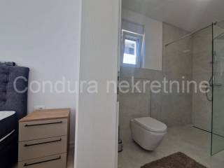 Apartman na moru, Prodaja, Vir, Vir