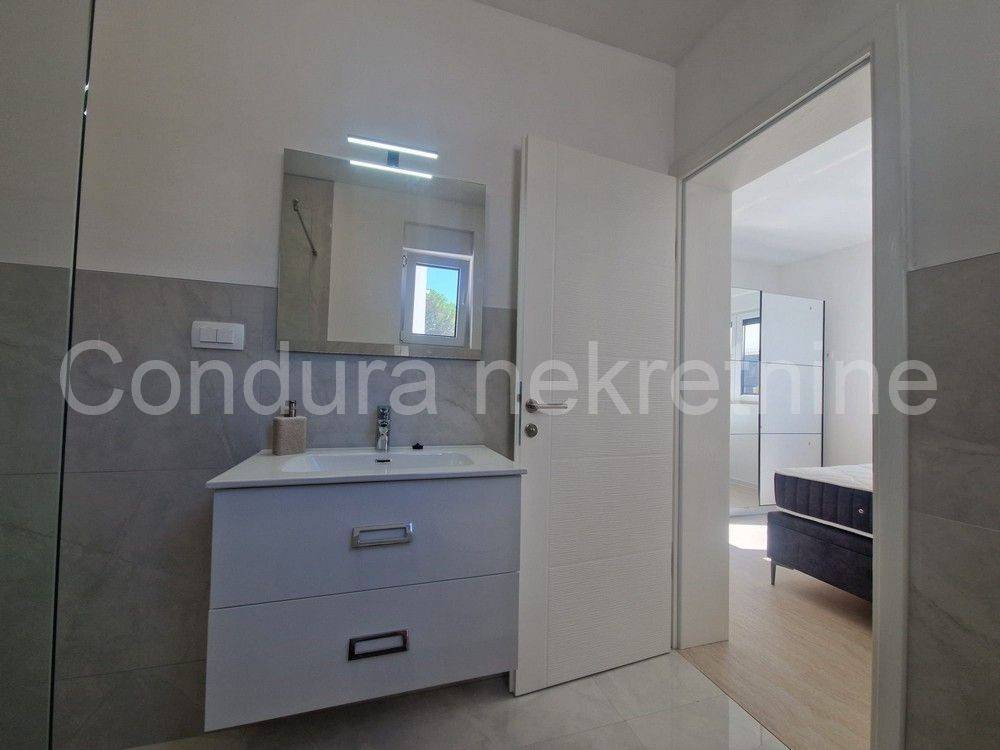 Apartman na moru, Prodaja, Vir, Vir