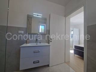 Apartman na moru, Prodaja, Vir, Vir