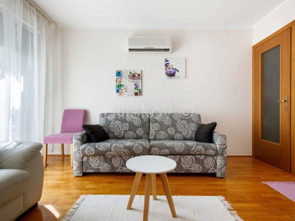 Stan u zgradi, Najam, Split, Split