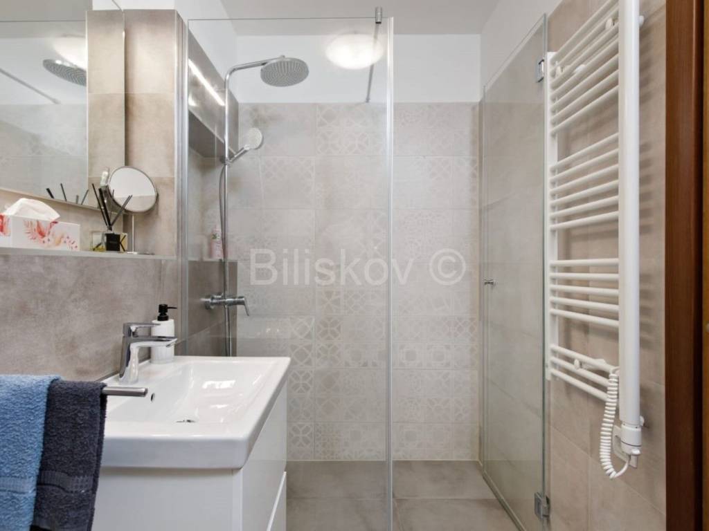 Stan u zgradi, Najam, Split, Split