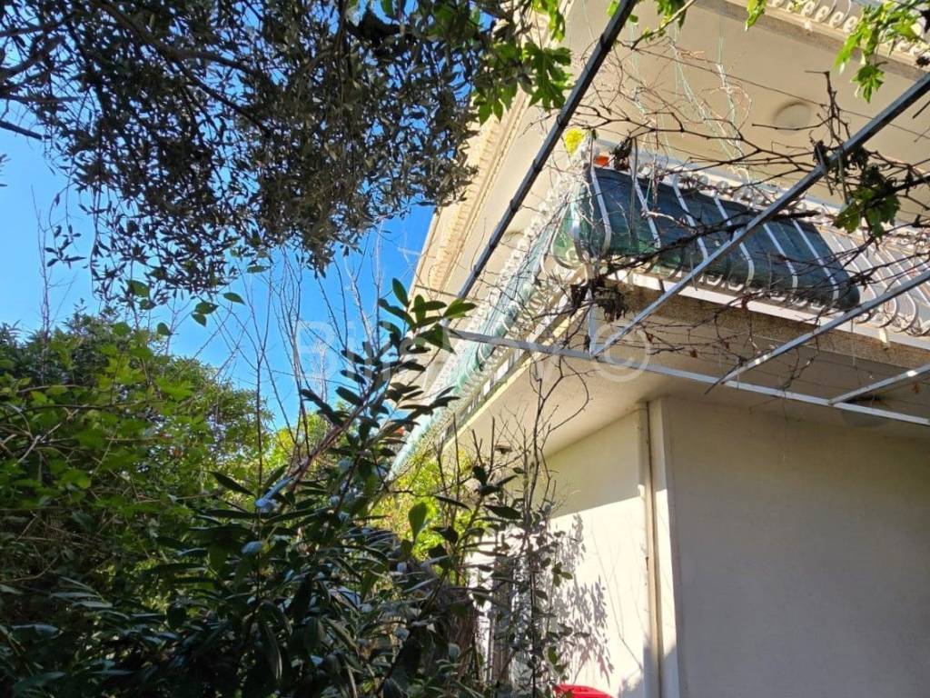 Samostojeća kuća, Prodaja, Okrug, Okrug Gornji