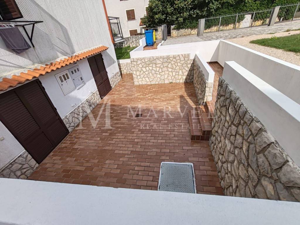 Apartman s okućnicom, Prodaja, Omišalj, Njivice