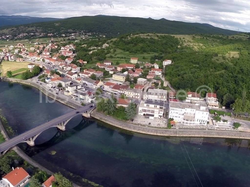 Hala, Zakup, Trilj, Trilj