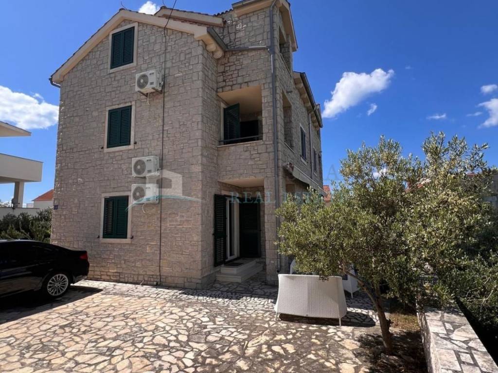 Dvojna kuća, Prodaja, Vodice, Srima
