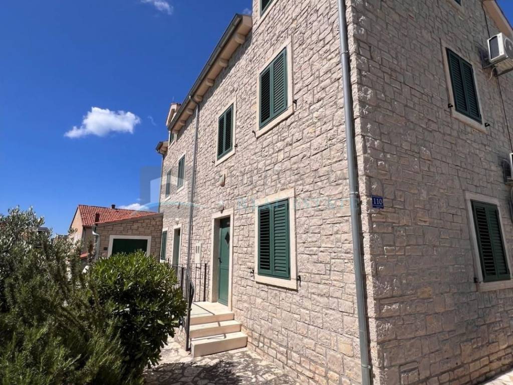 Dvojna kuća, Prodaja, Vodice, Srima