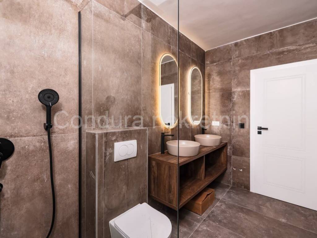 Apartman na moru, Prodaja, Privlaka, Privlaka