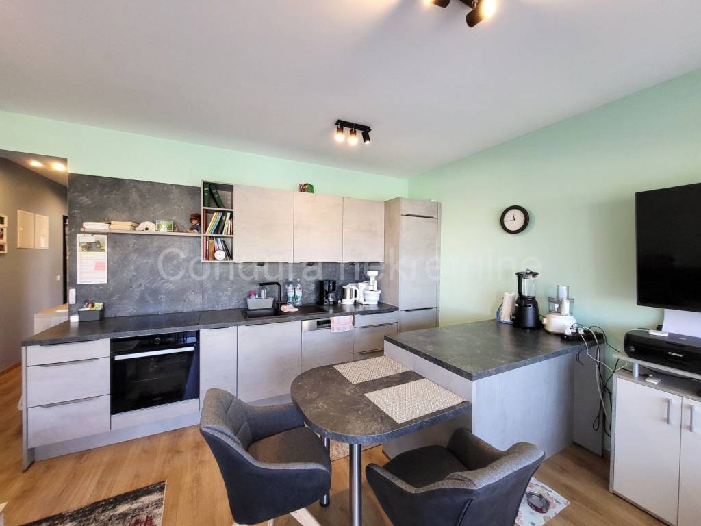 Apartman na moru, Prodaja, Vrsi, Zukve