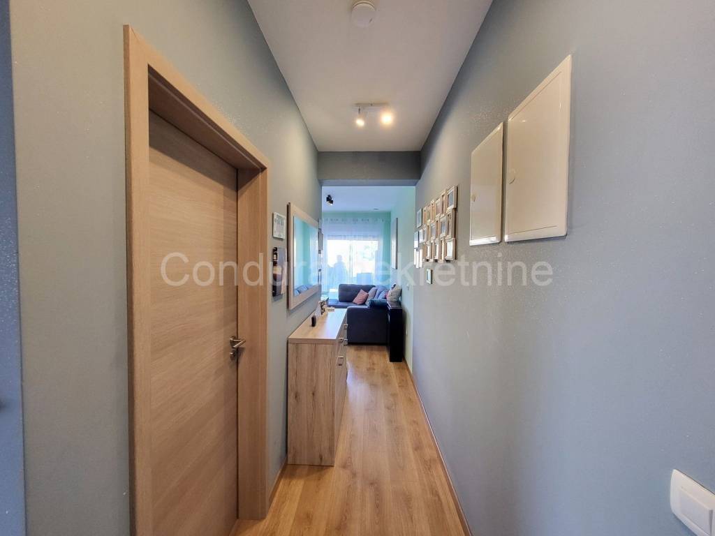 Apartman na moru, Prodaja, Vrsi, Zukve